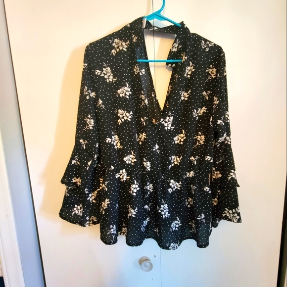 Black and floral bell sleeve blouse - Picture 1 of 2
